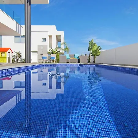 Harmonia بروتاراس